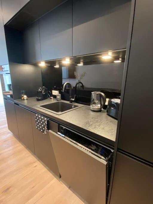 Atelierhaus Zentrum,ruhig,100 Meter Vom Rathausplatz Apartment *